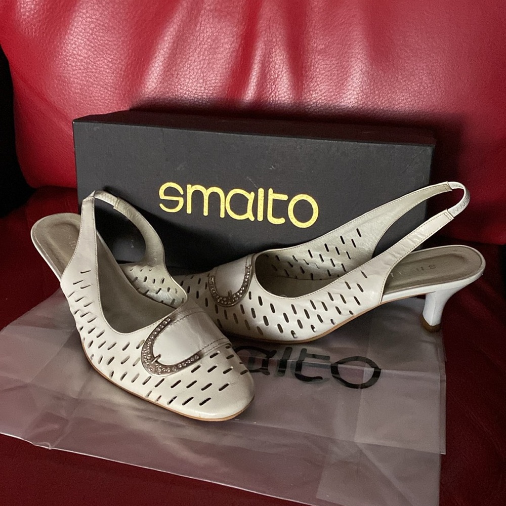 Smalto Italian Beautiful Light Crystal Stretch Back Shoes
